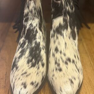 Agave Sky Size 11 Stylish Black and White Cowhair Ankle Booties